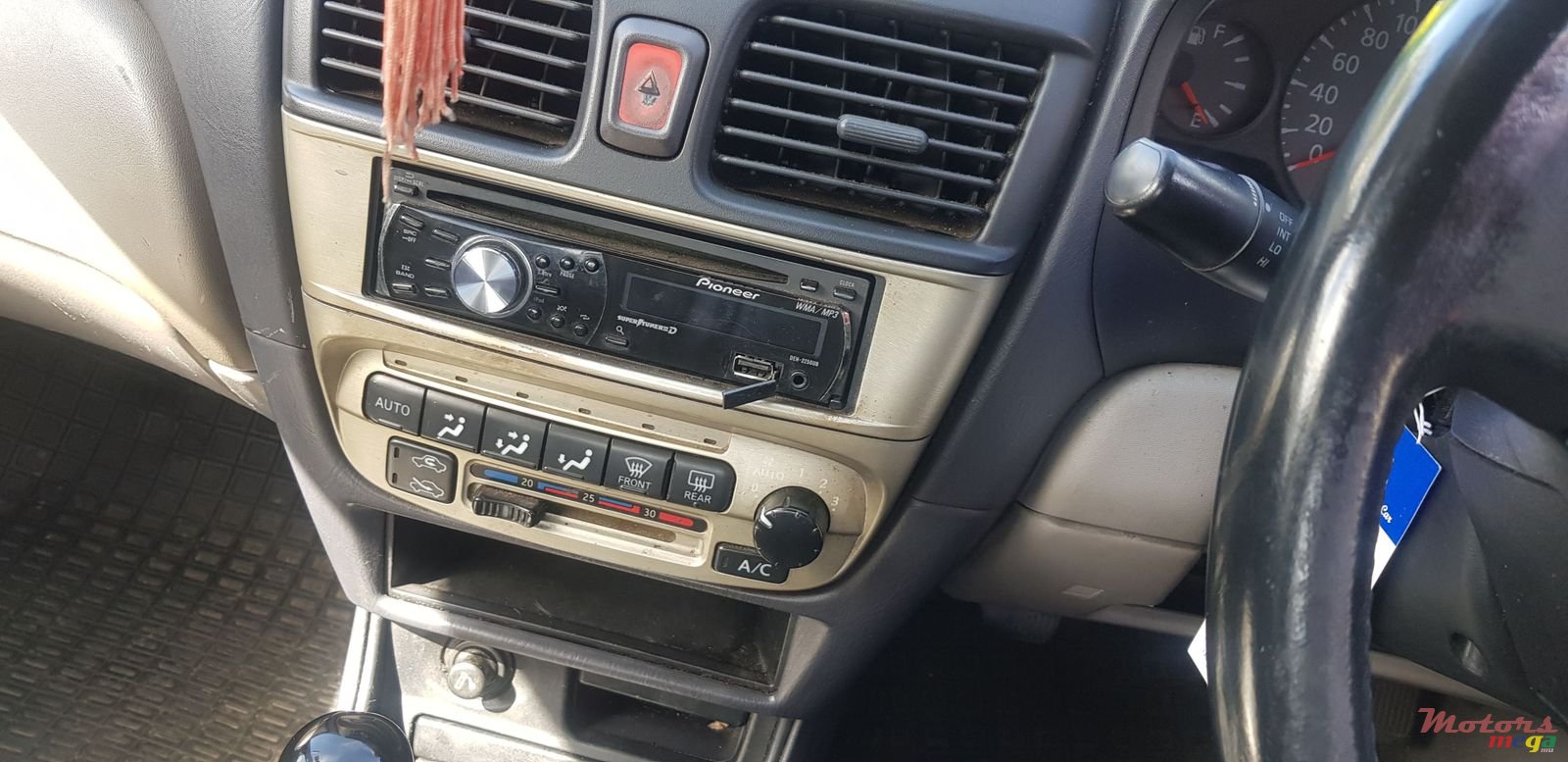 2002' Nissan Sunny photo #2