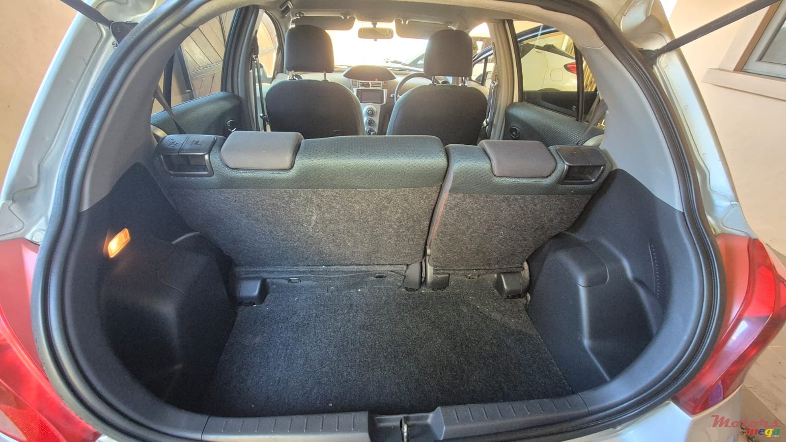 2006' Toyota Vitz photo #3