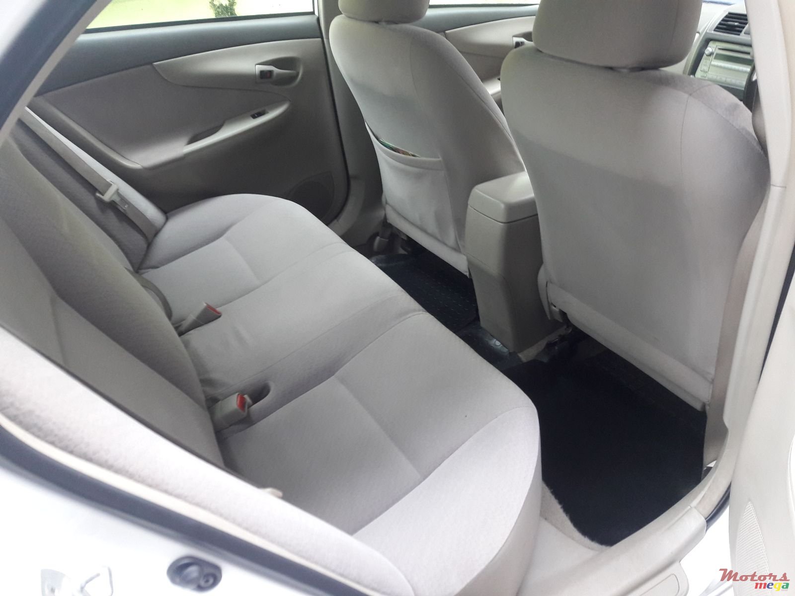 2009' Toyota Axio photo #6