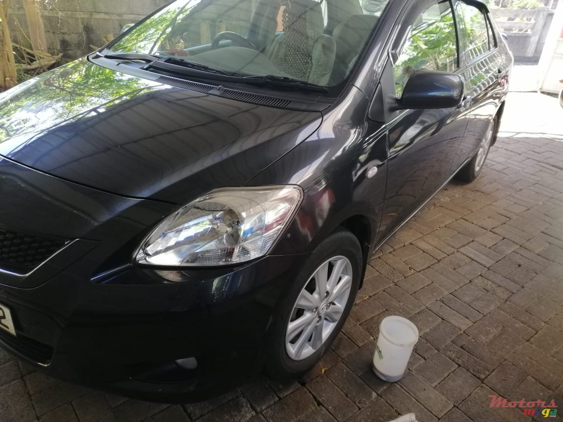 2012' Toyota Yaris photo #6