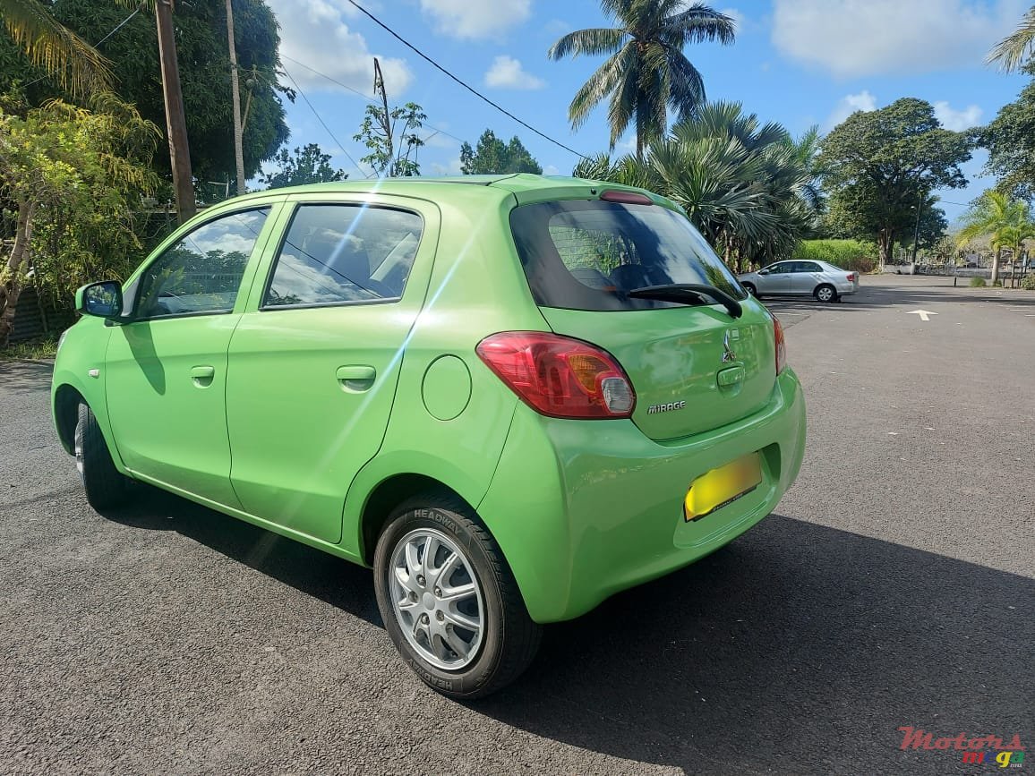 2013' Mitsubishi Mirage photo #5