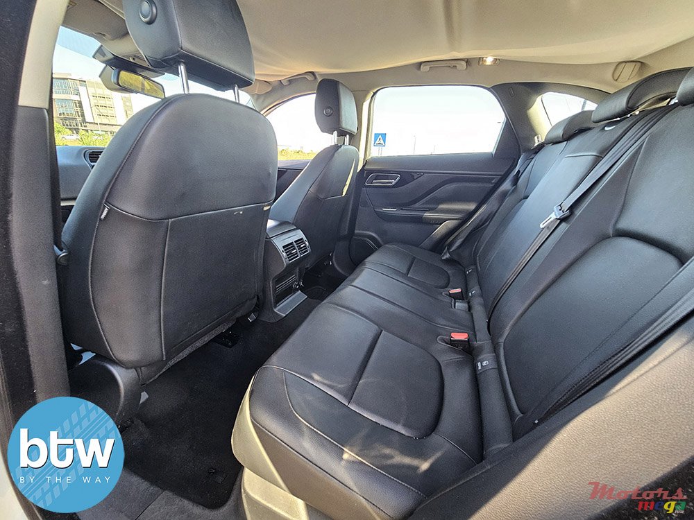 2016' Jaguar F-Pace photo #5