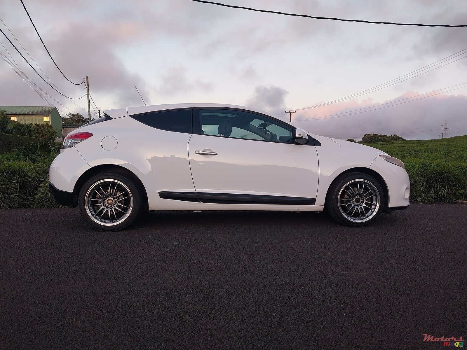 2009' Renault Megane RS photo #4