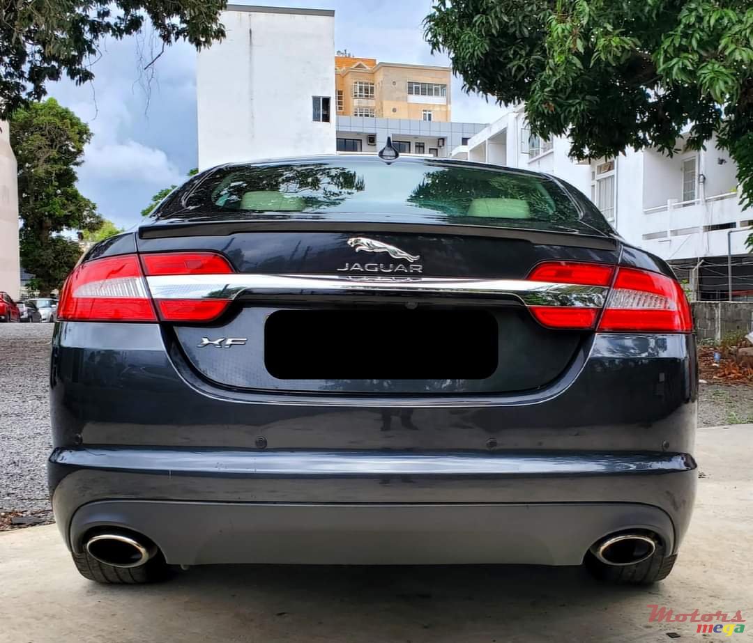 2014' Jaguar XF 2.0T photo #3