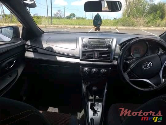 2015' Toyota Yaris photo #3