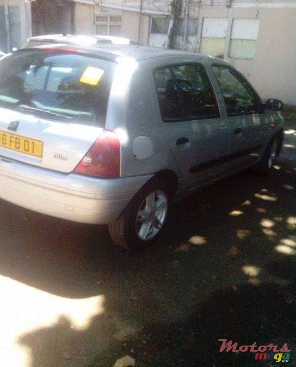 2001' Renault Clio photo #5