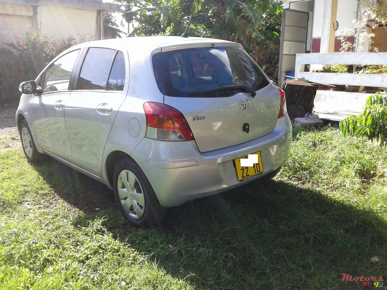 2010' Toyota Vitz photo #3