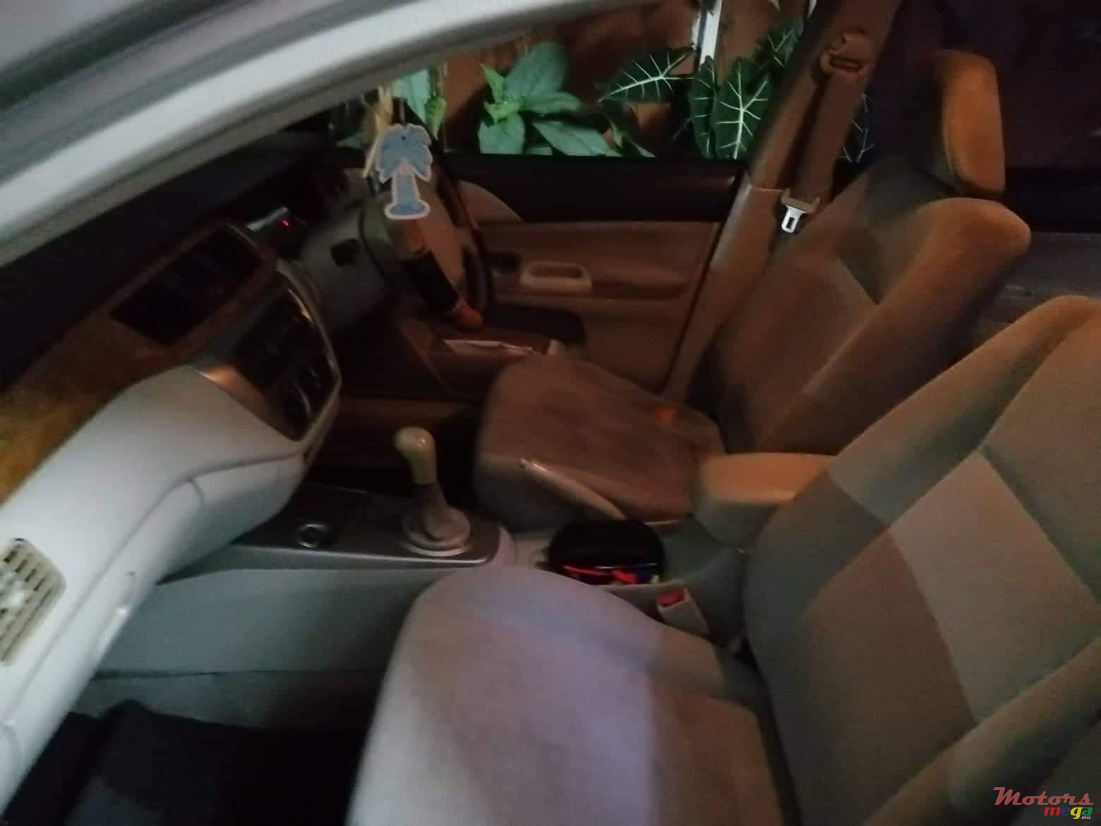 2004' Mitsubishi Lancer photo #3