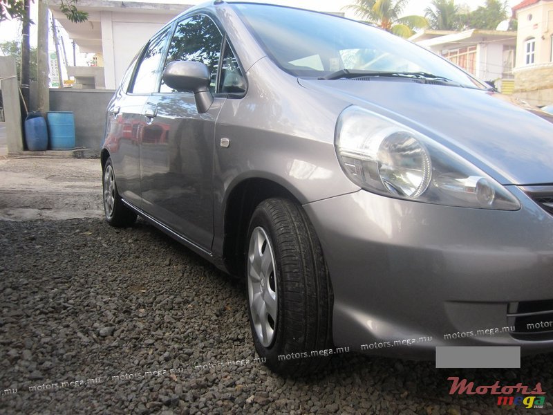 2006' Honda fit photo #2