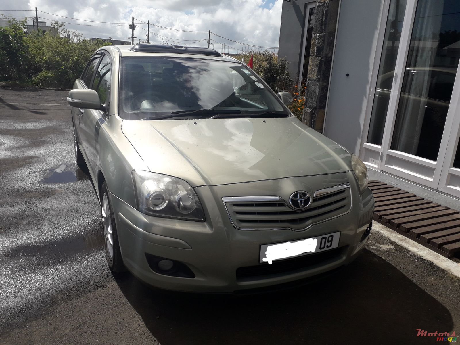 2009' Toyota Avensis Manual photo #2