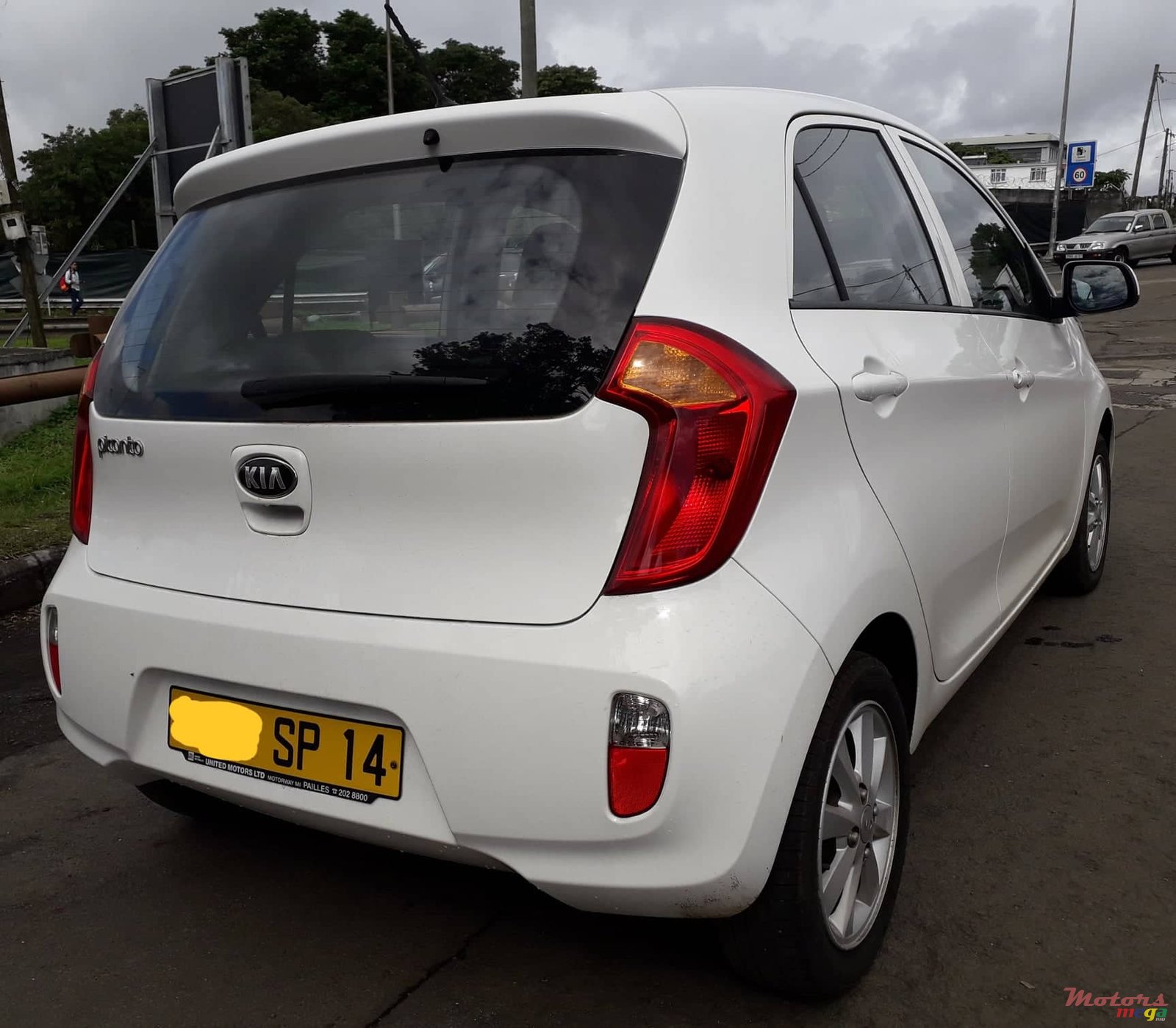 2014' Kia Picanto Hatchback photo #1