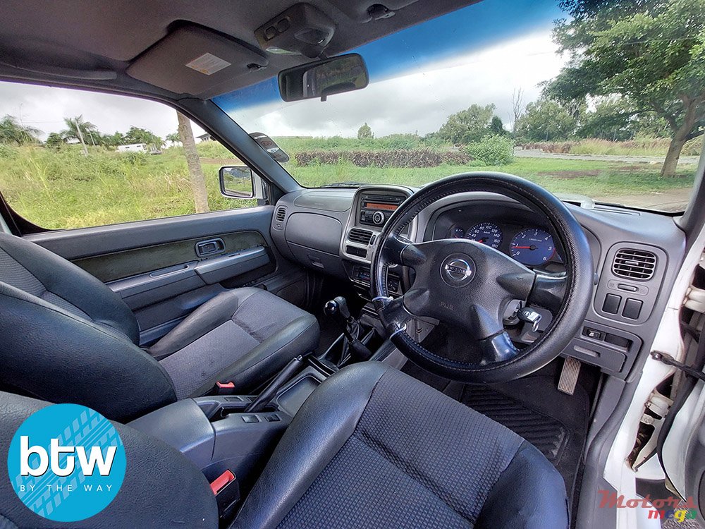 2016' Nissan NP300 photo #6