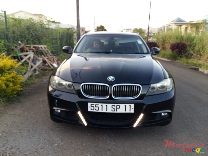 2011' BMW 3 Series photo #1