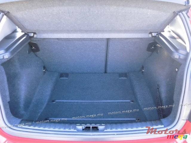 2010' BMW 3 Series Coupe 116i photo #3