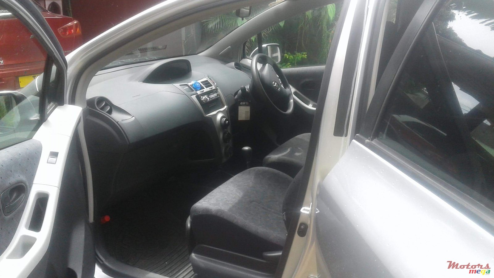 2010' Toyota Vitz 1300cc photo #3