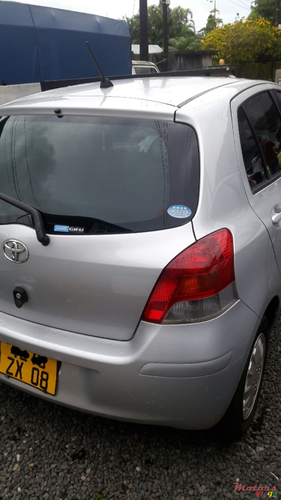 2008' Toyota Vitz photo #2