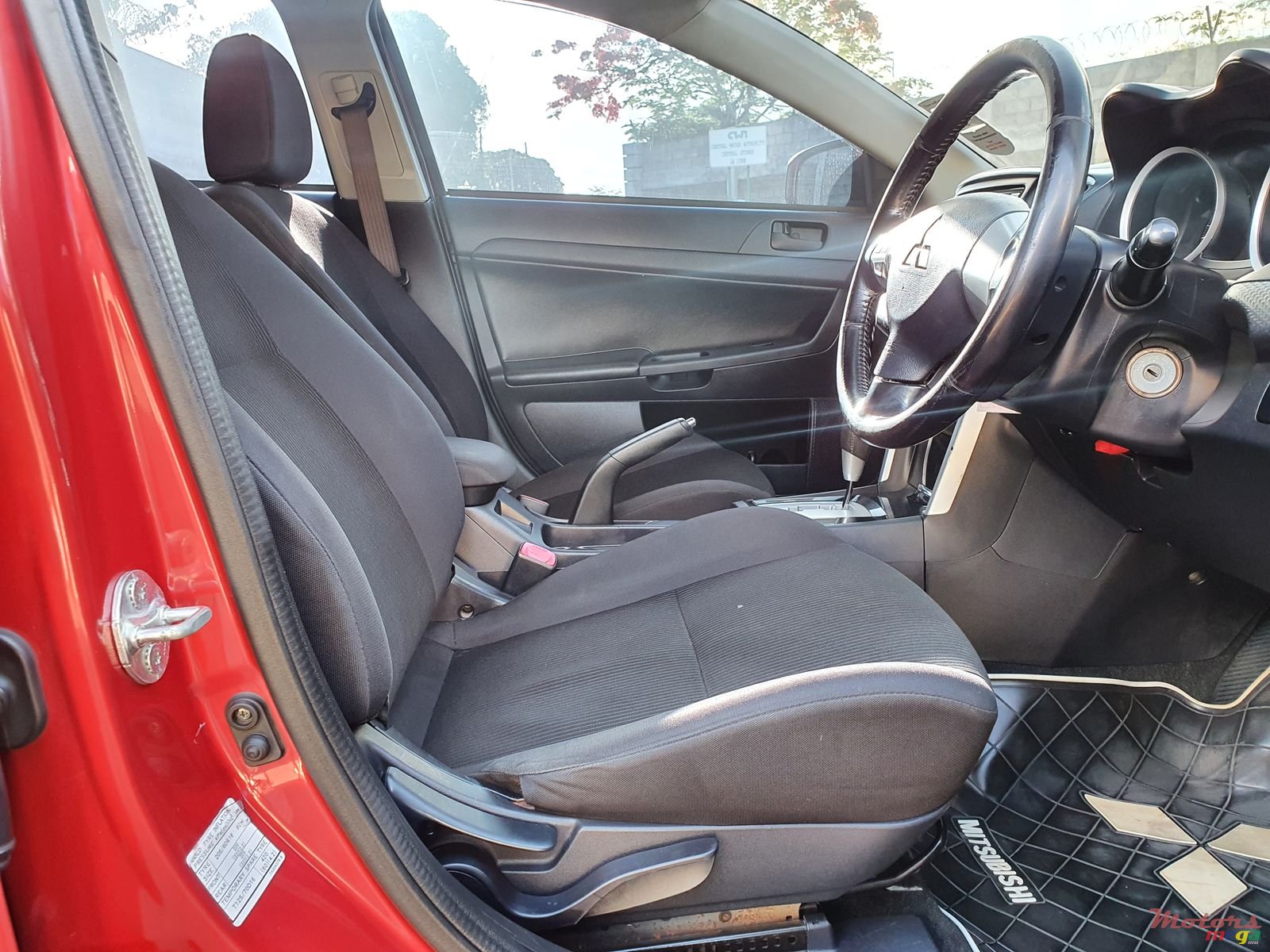 2016' Mitsubishi photo #5