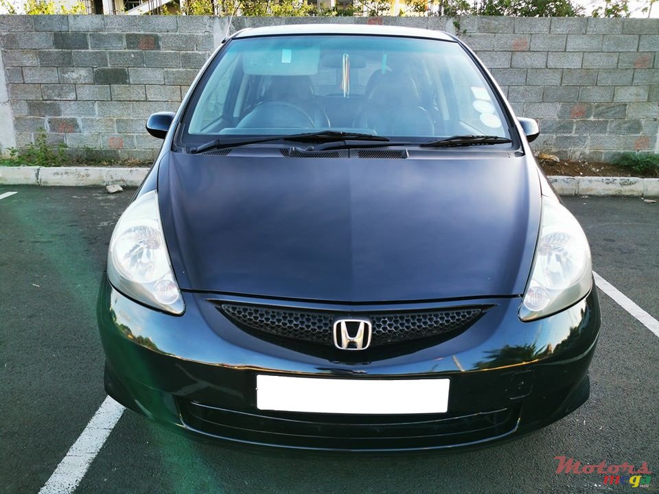 2005' Honda Fit photo #1