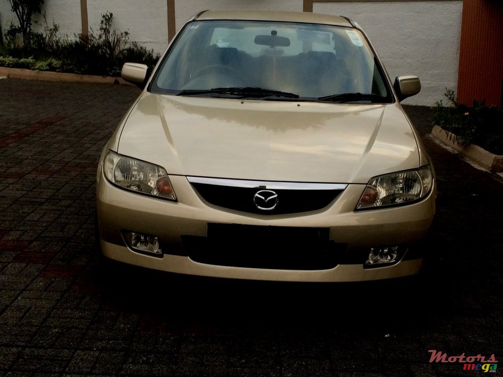 2002' Mazda 323 photo #2
