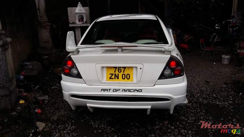 2000' Mitsubishi Lancer photo #2