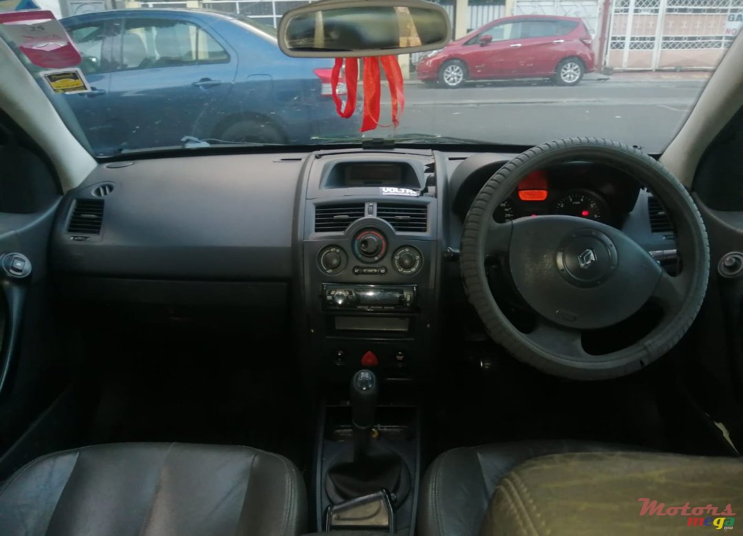 2004' Renault photo #3