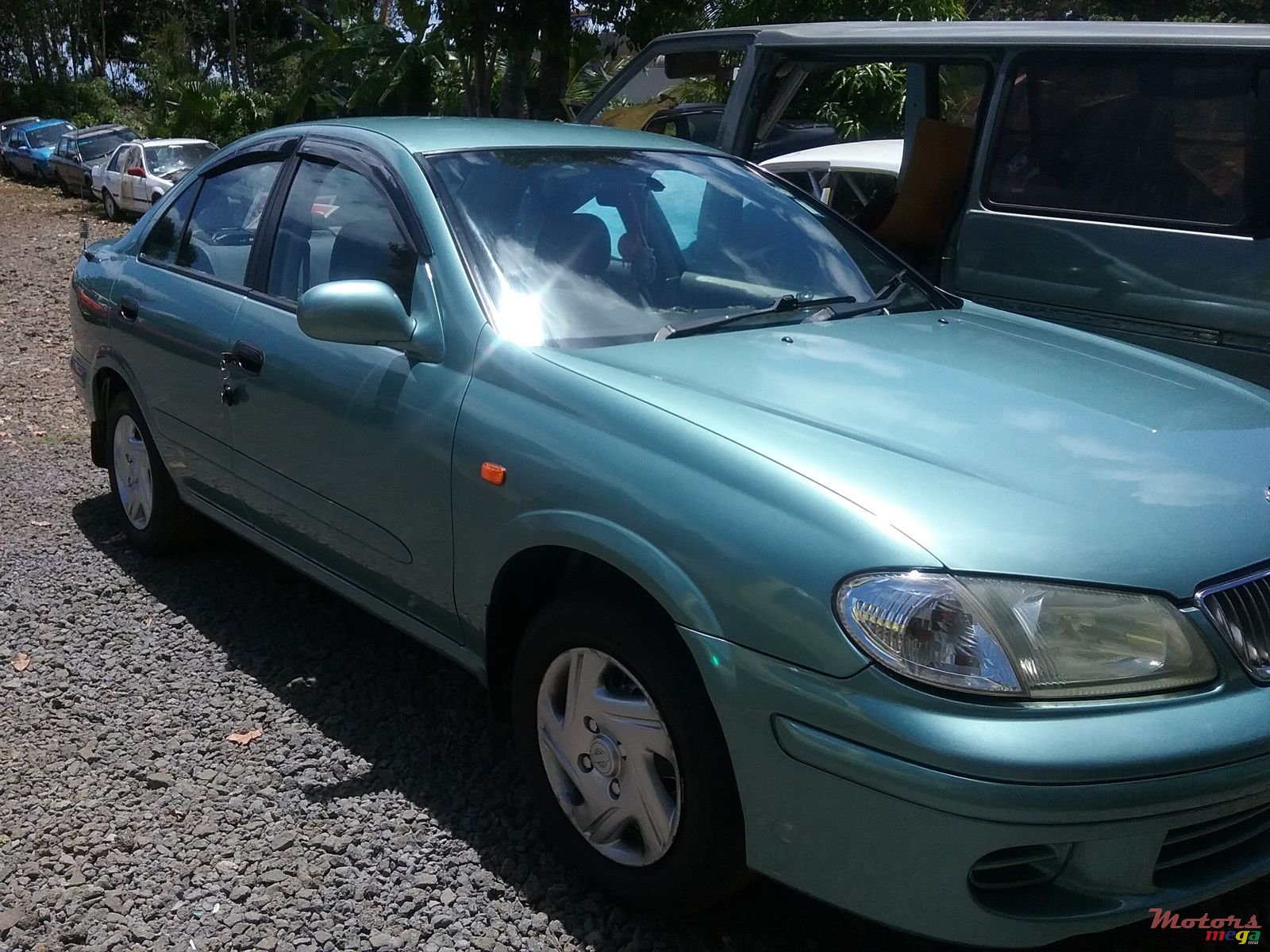 2002' Nissan photo #3