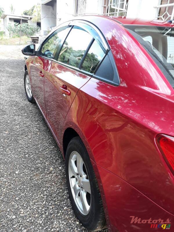 2010' Chevrolet Cruze LT photo #4
