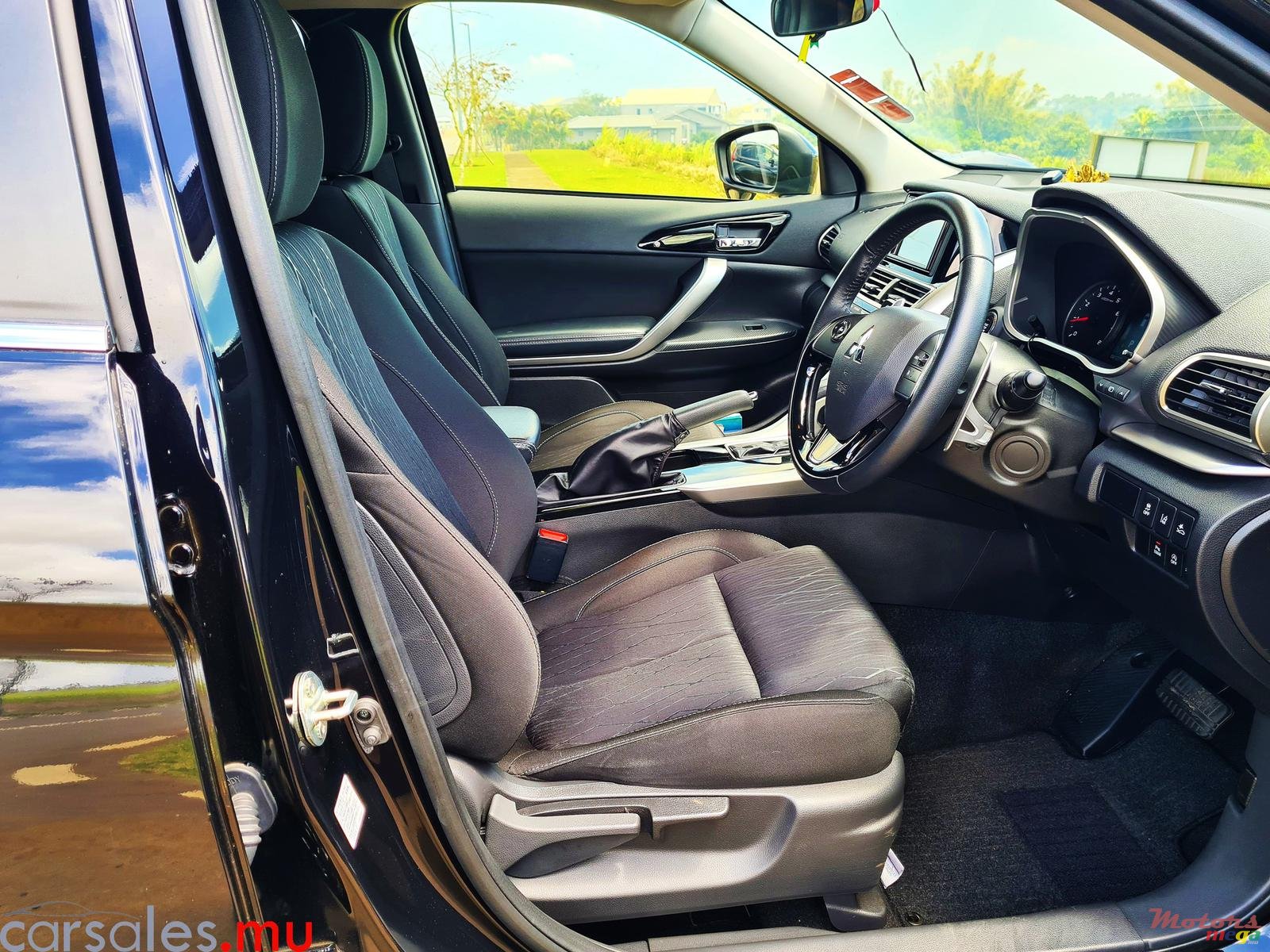 2019' Mitsubishi Eclipse photo #5