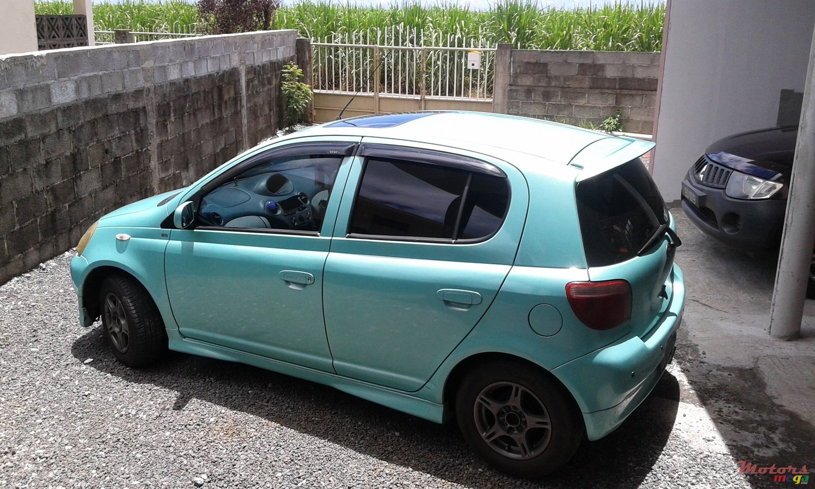 2000' Toyota Vitz photo #1