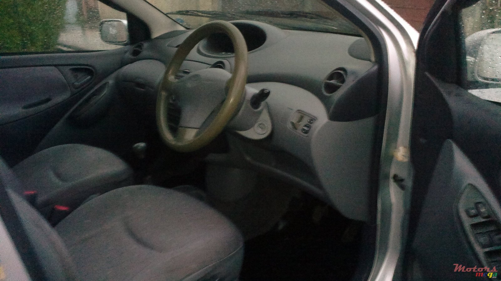 1999' Toyota Vitz photo #4