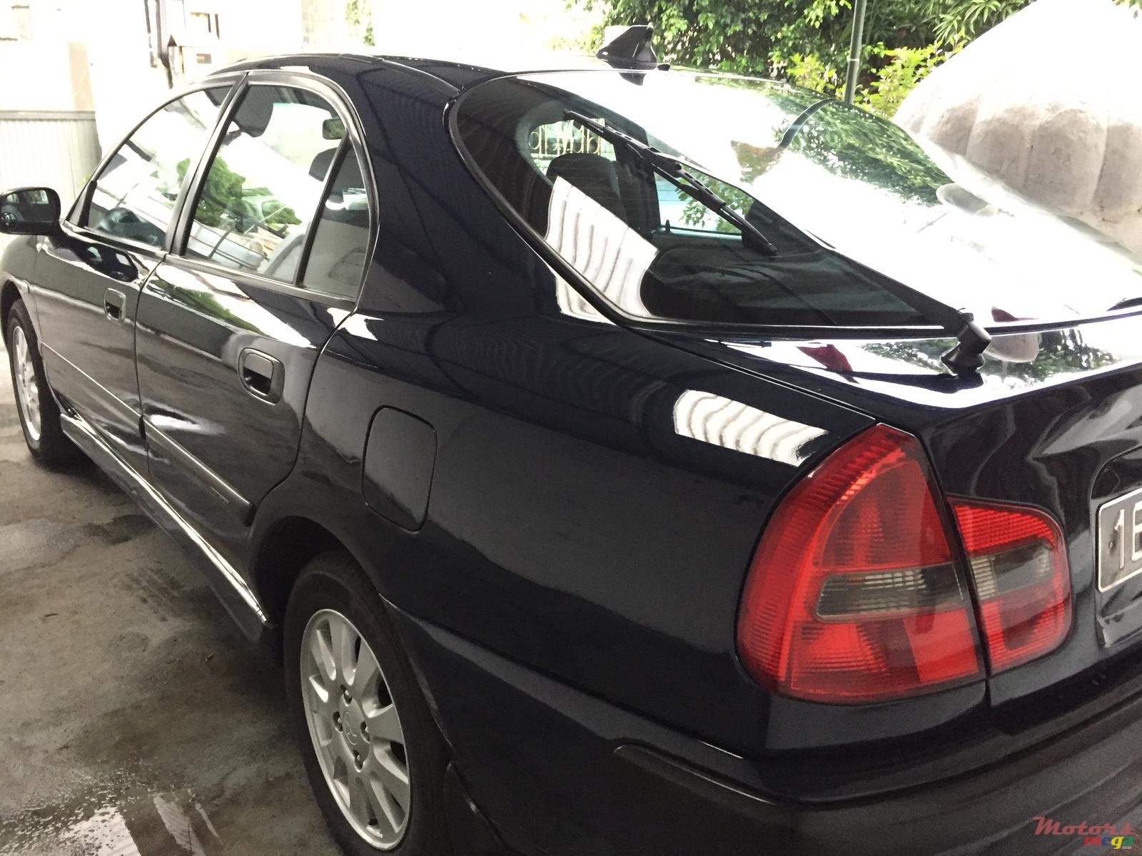 2002' Mitsubishi Carisma photo #6