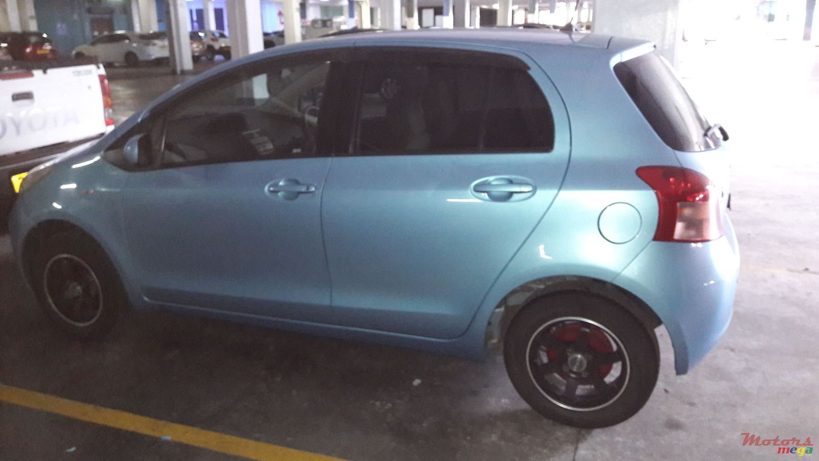 2005' Toyota Vitz photo #4