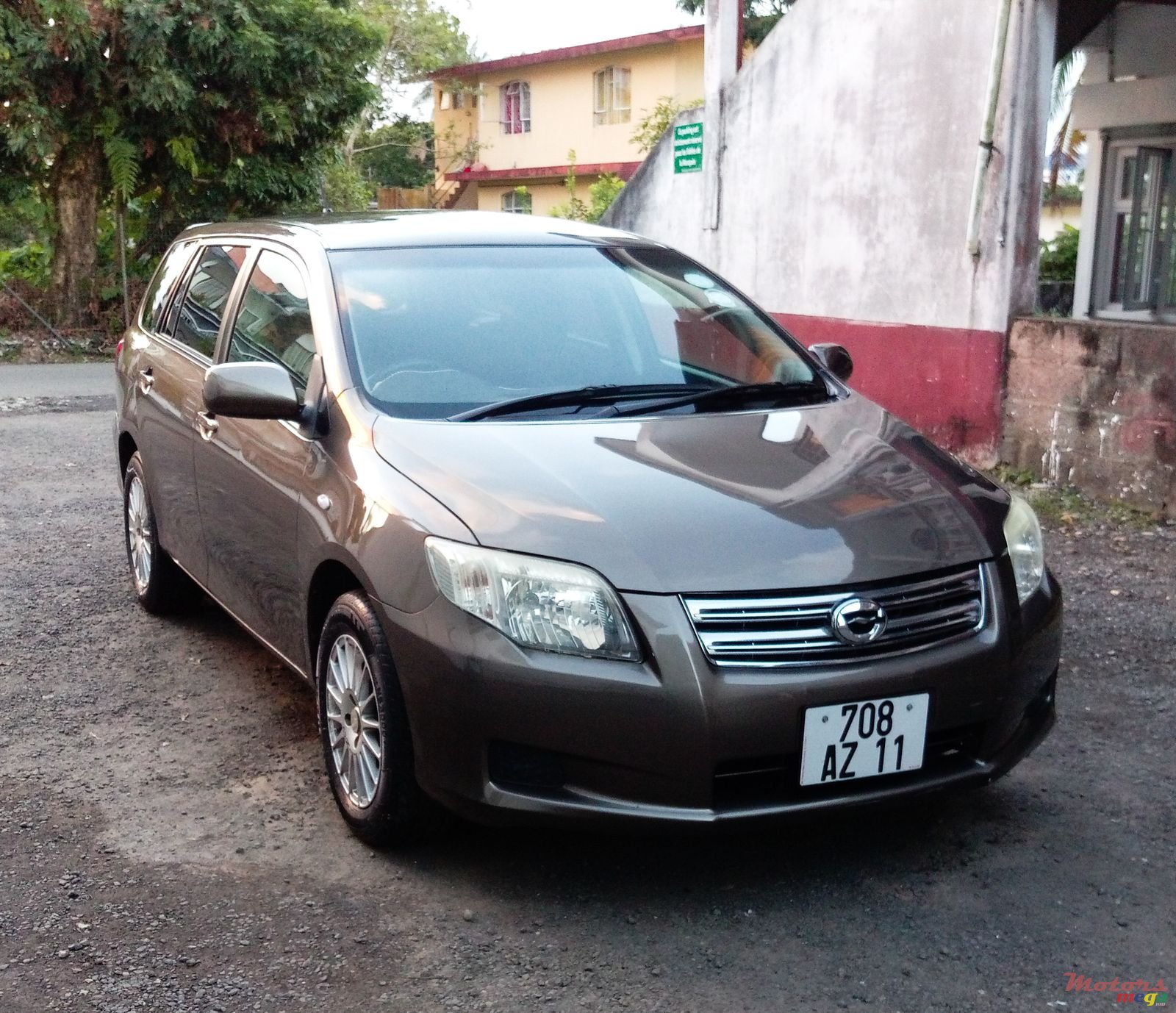 2011' Toyota photo #2