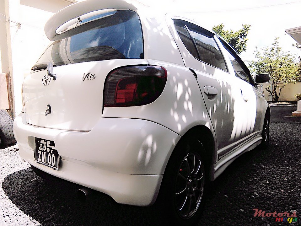 2000' Toyota Vitz photo #2