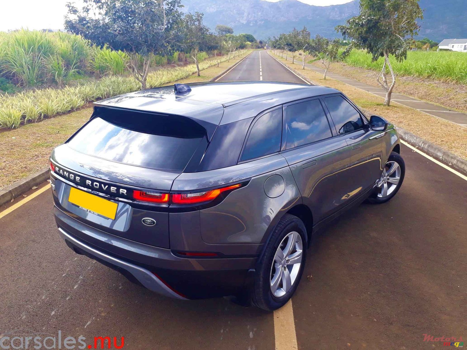 2019' Land Rover Range Rover Velar P250 photo #3