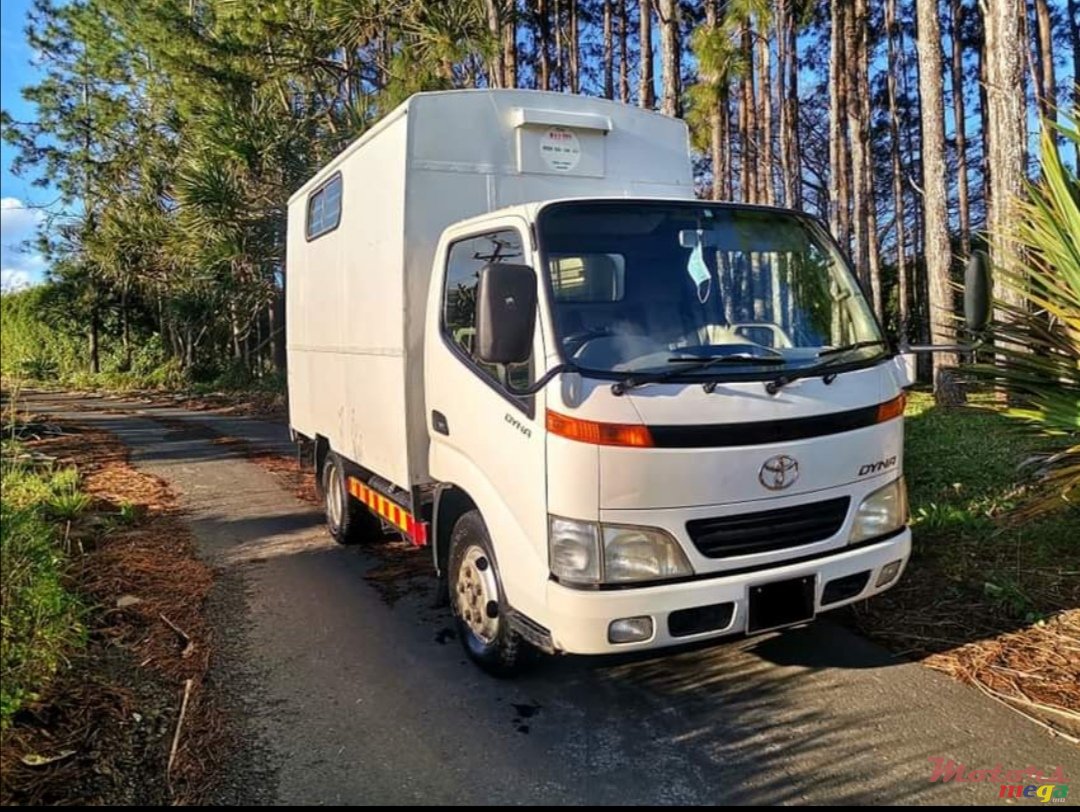 2000' Toyota Dyna photo #1