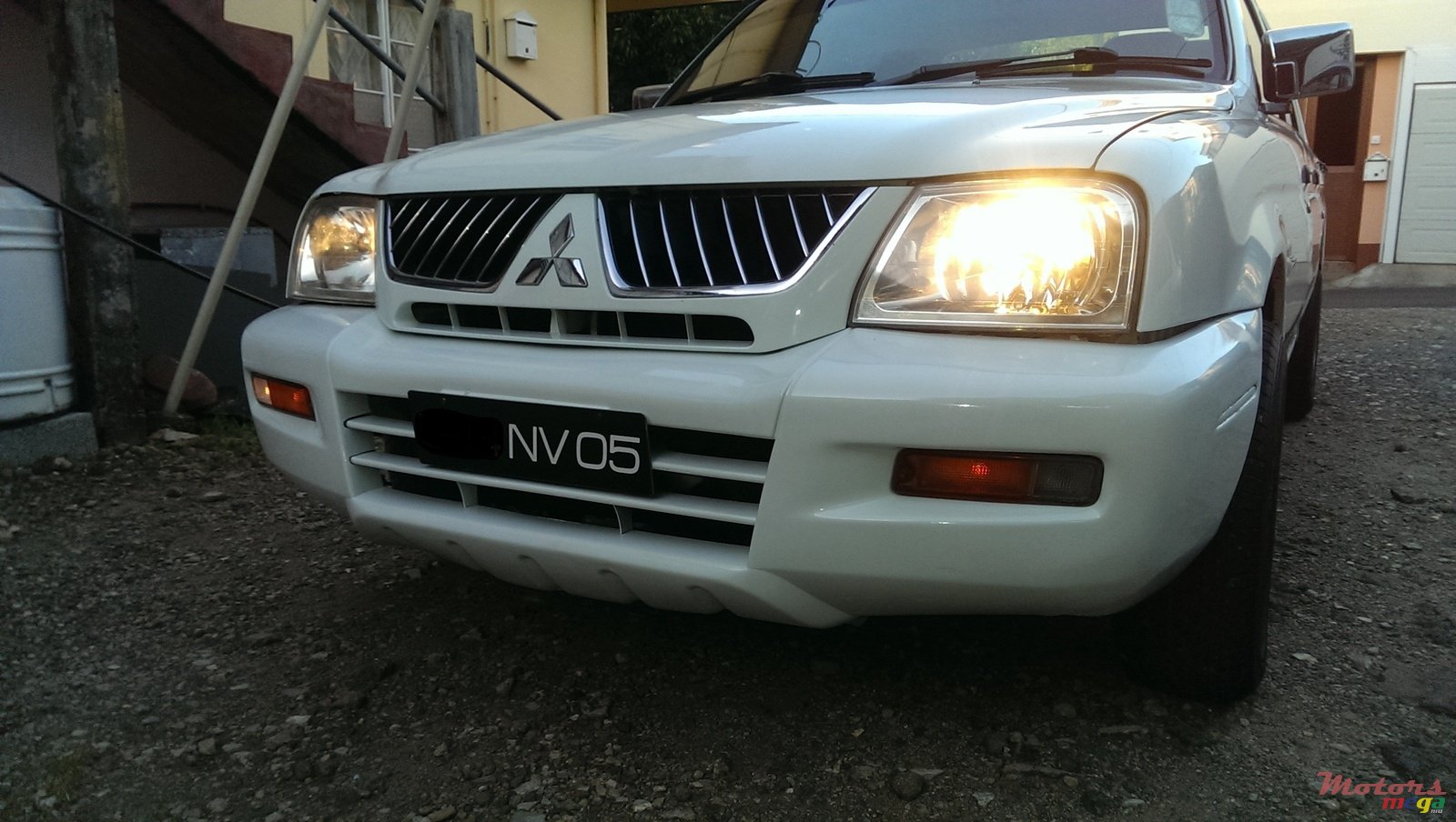 2005' Mitsubishi photo #1