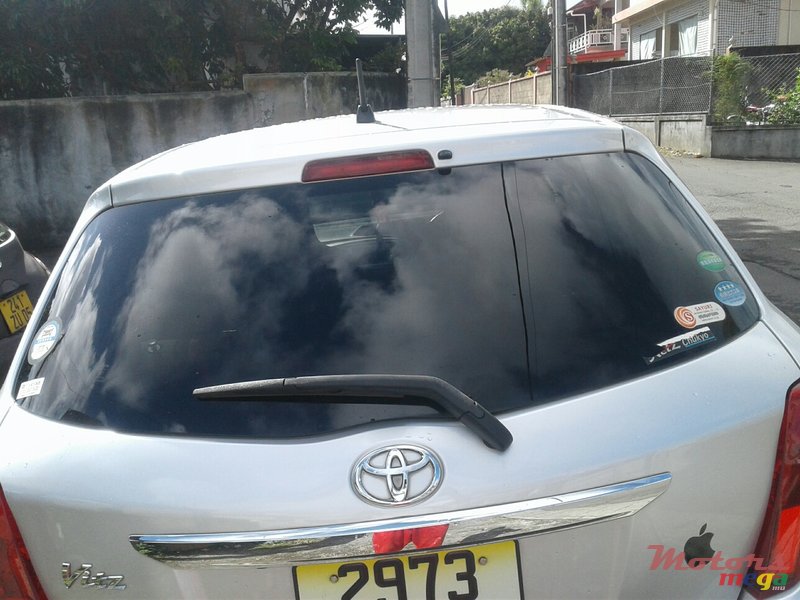 2012' Toyota Vitz nil photo #1