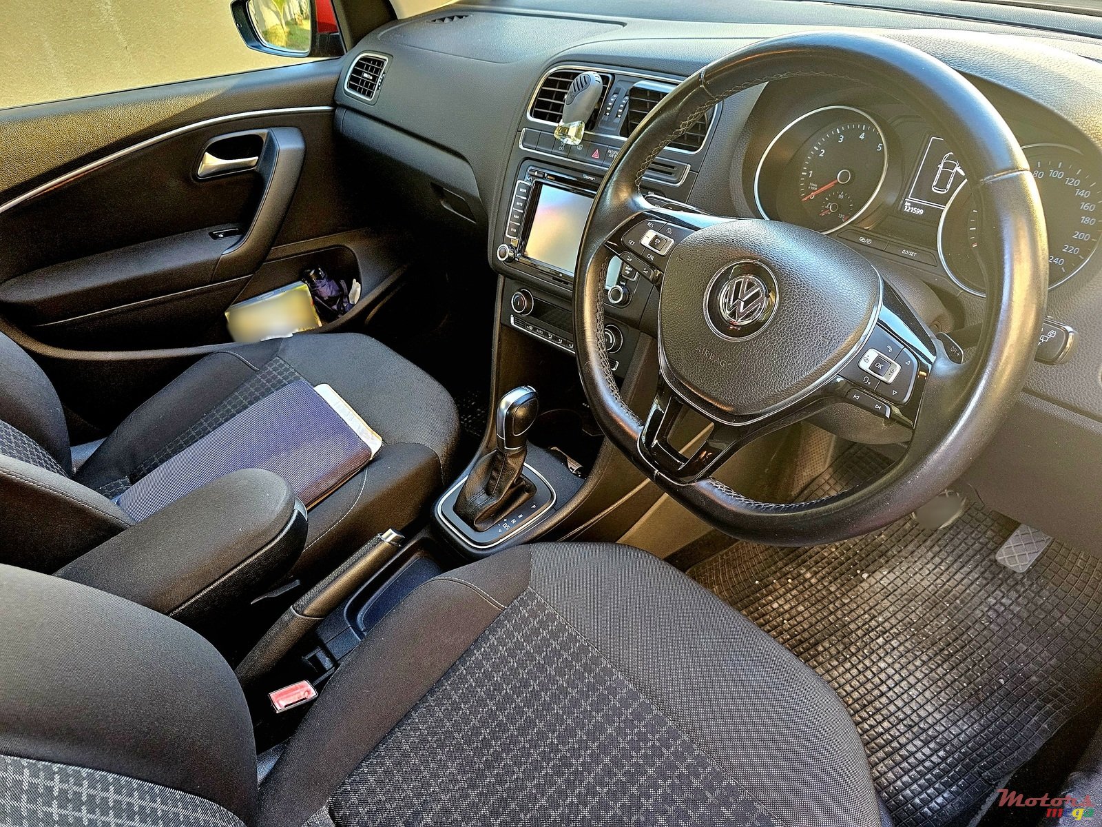 2014' Volkswagen Polo 1.2 TSI AUTOMATIC photo #6