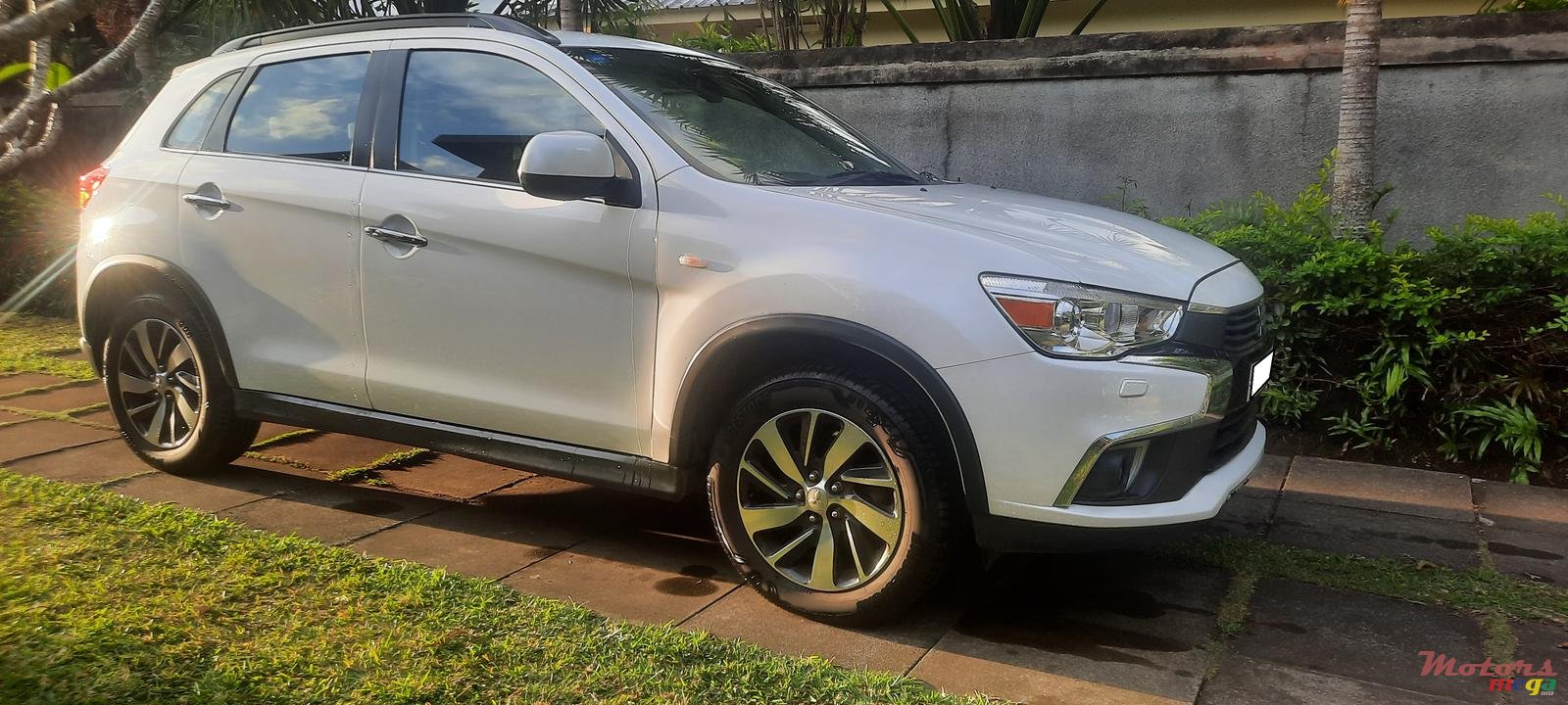 2016' Mitsubishi ASX photo #1