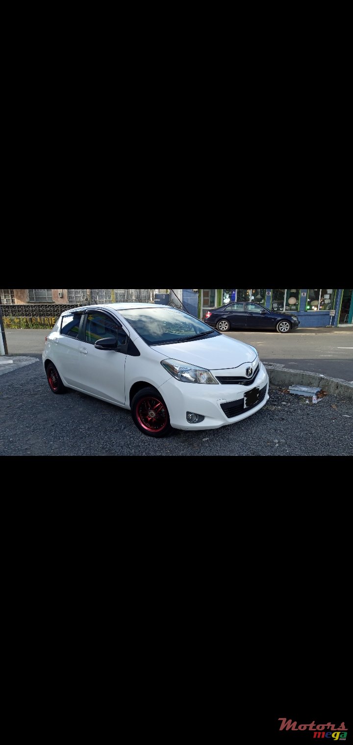 2013' Toyota Vitz photo #1