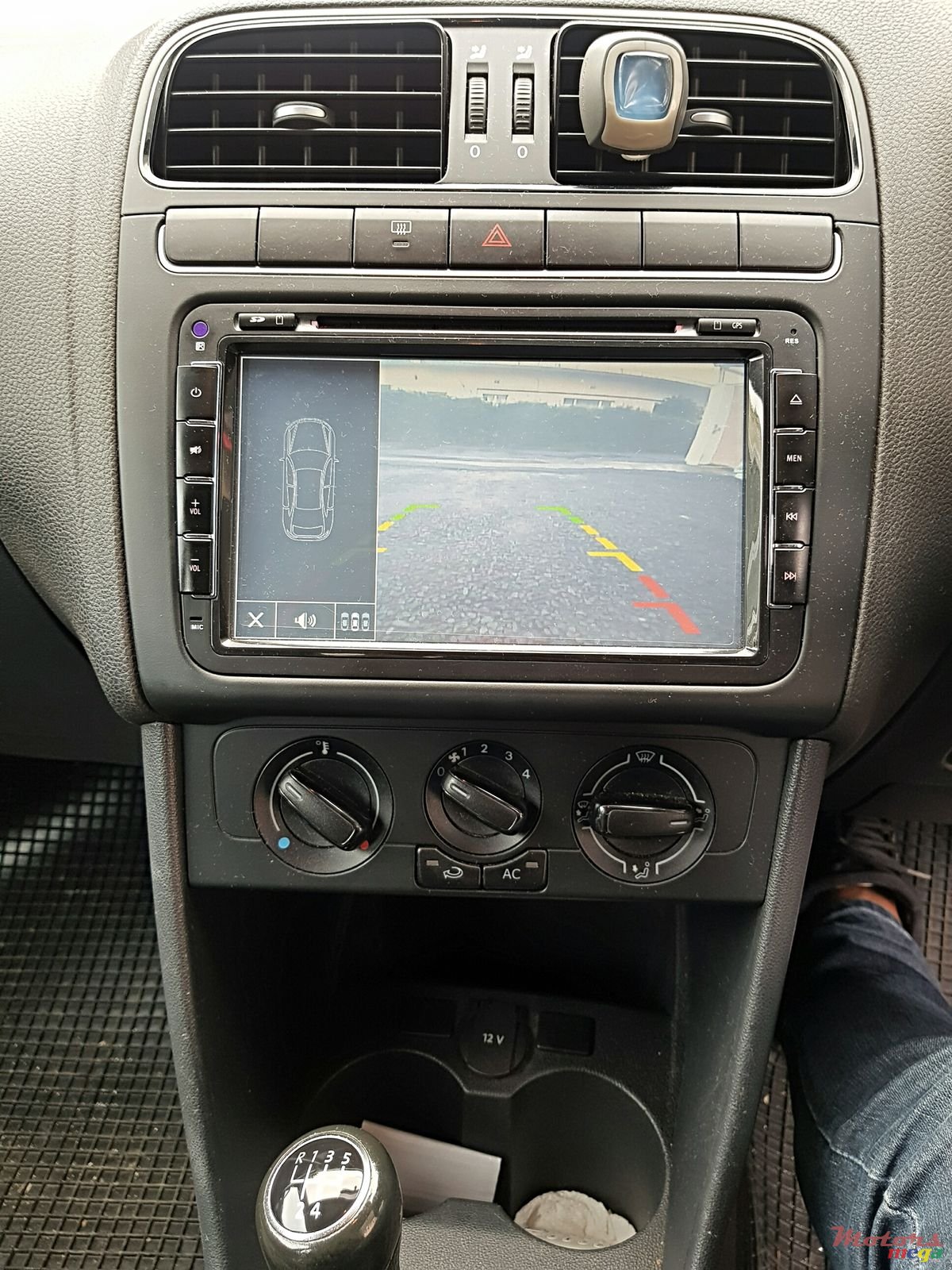 2014' Volkswagen Polo photo #7