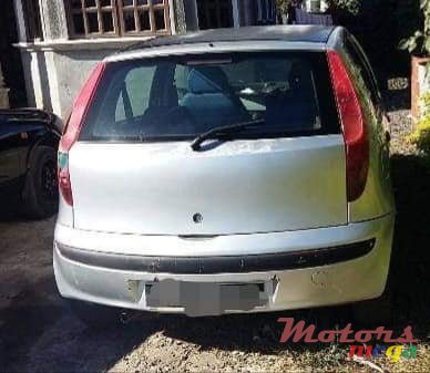 2002' Fiat Punto photo #2