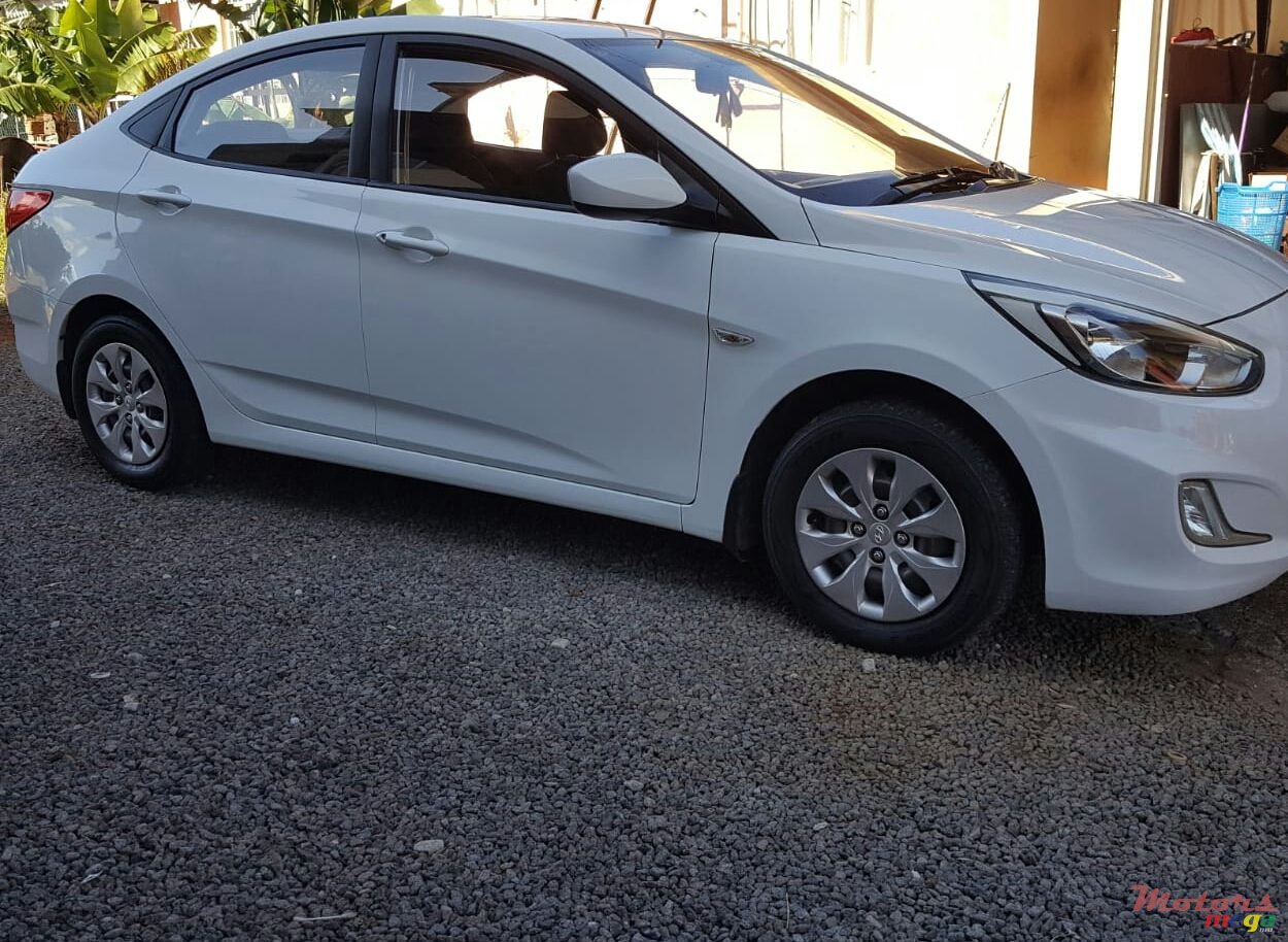 2015' Hyundai Accent photo #3