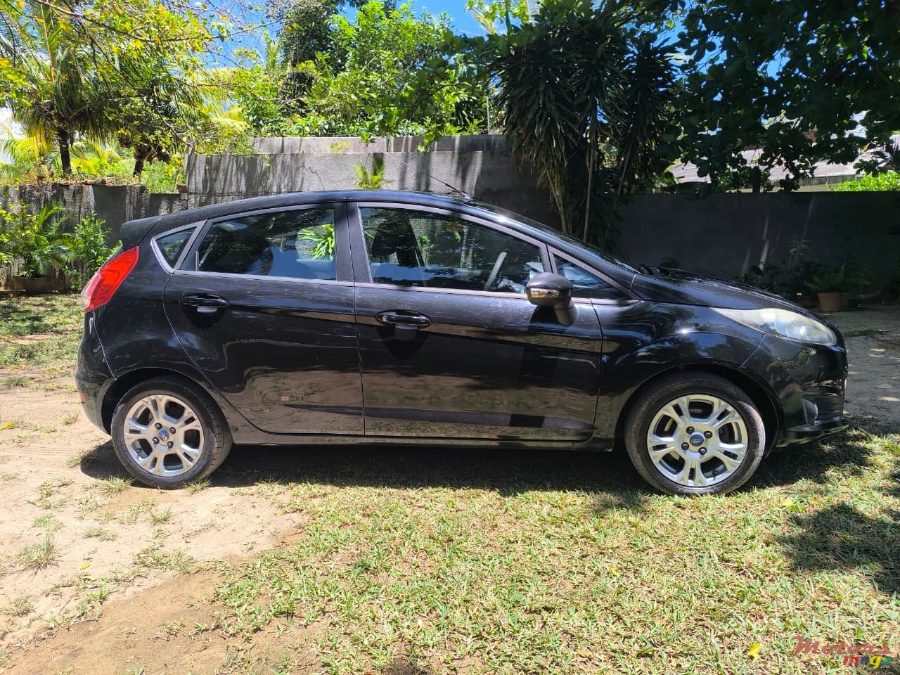 2015' Ford Fiesta photo #2