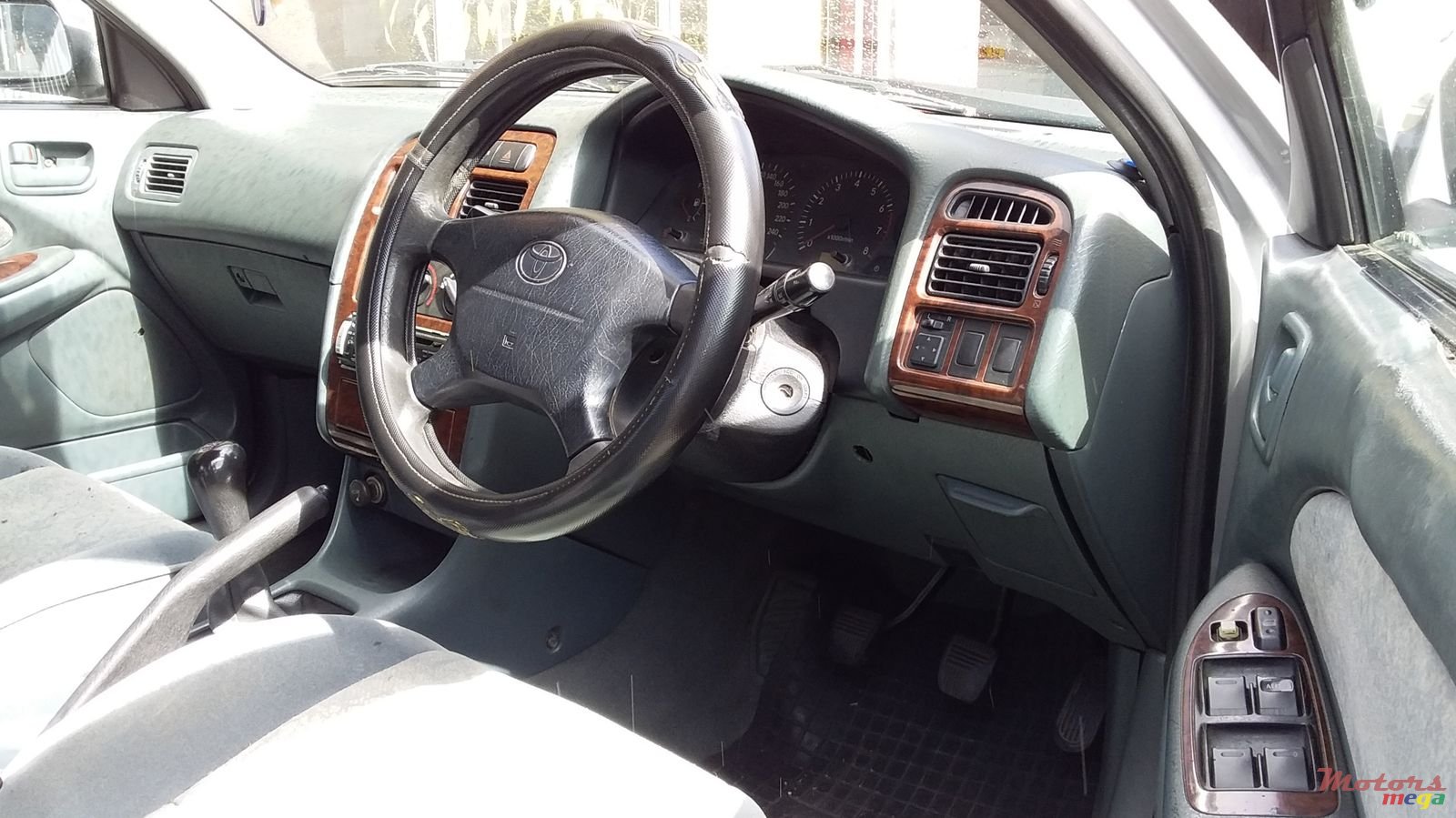 1999' Toyota Corona photo #2