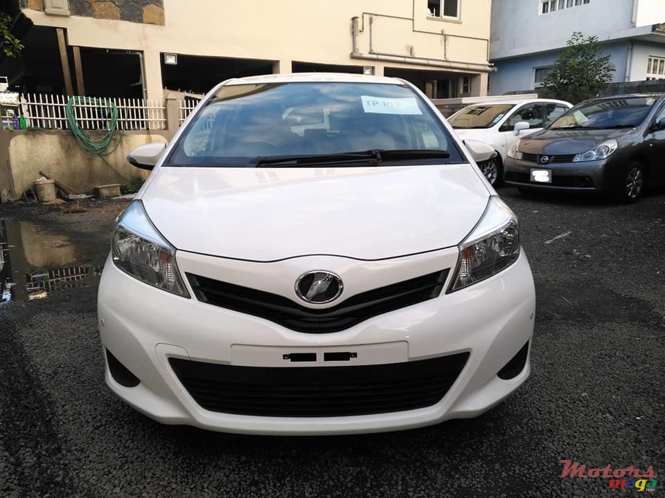 2013' Toyota Vitz photo #1