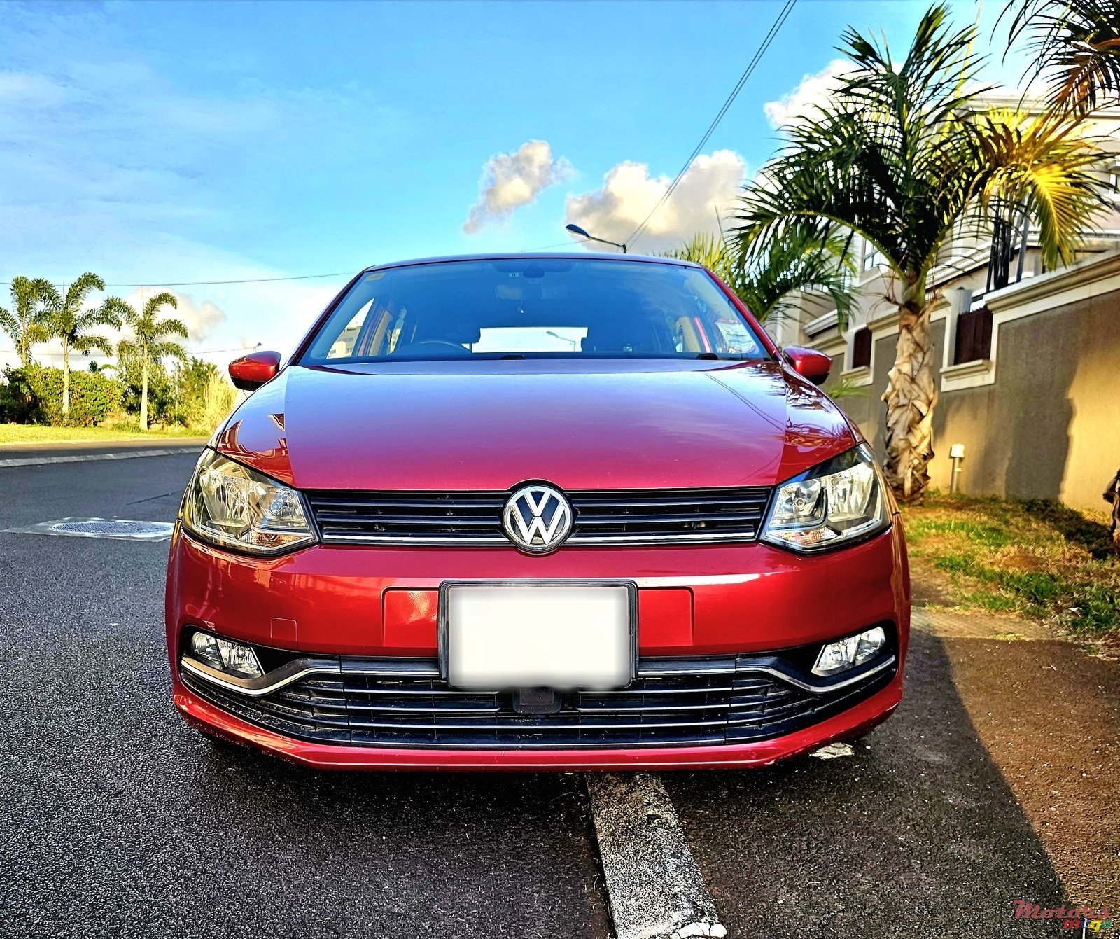 2014' Volkswagen Polo 1.2 TSI AUTOMATIC photo #1