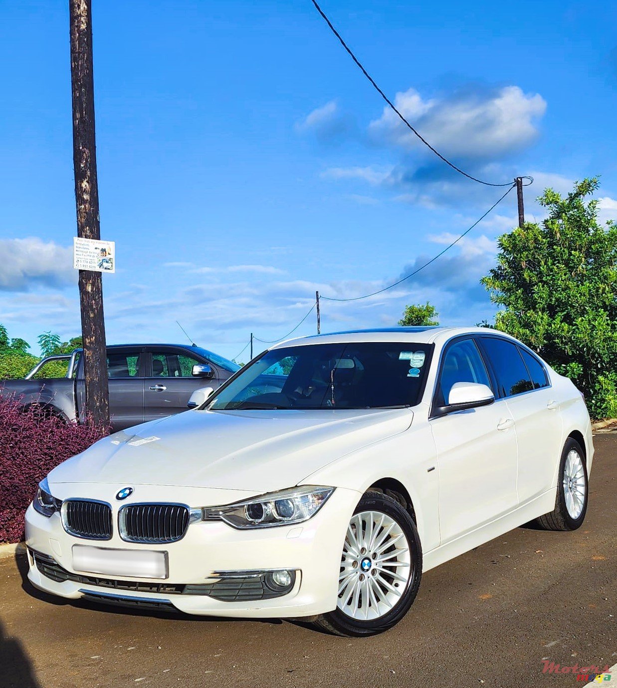 2015' BMW 3 Series Sedan photo #3