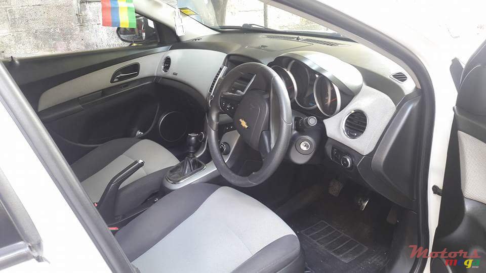 2012' Chevrolet Cruze photo #5